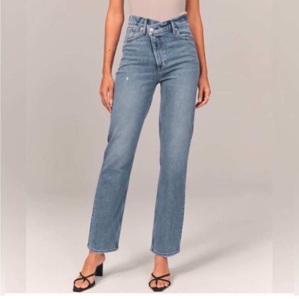 Abercrombie & Fitch Curve Love 90s High Rise with Asymmetrical Waist